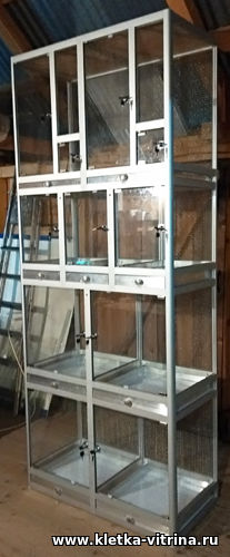 Витрина для зоомагазина