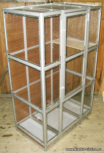 Вольер для макаки